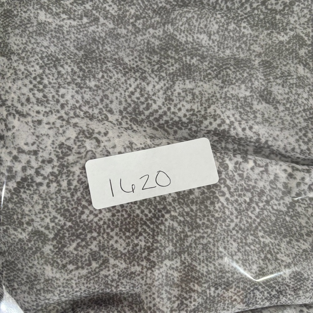Calvin Klein Womens Gray Snakeskin Print Top Size 2X Pullover Office Career - Picture 10 of 10
